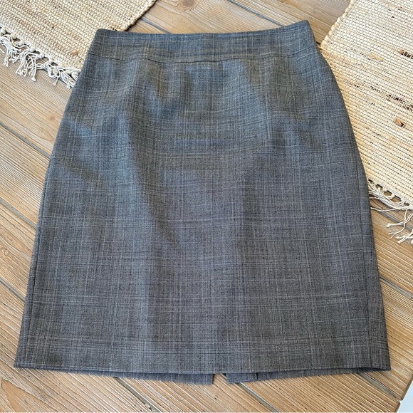Banana Republic Dresses & Skirts - Banana Republic Gray Plaid Pencil Skirt